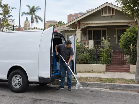 Carpet cleaning inside a Santa Ana, California home