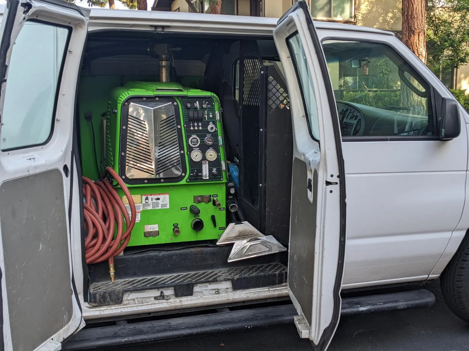 Truck-mount carpet machine in the service van